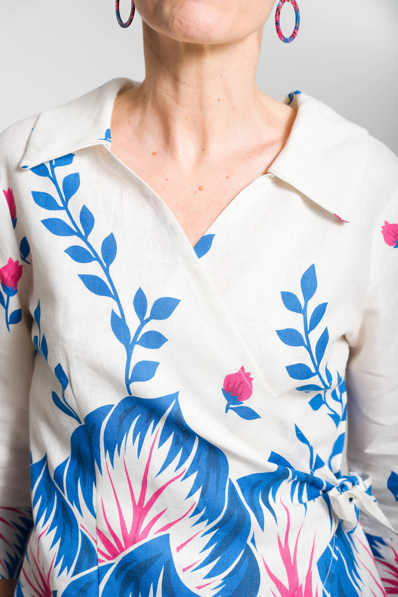Frida linen wrap blouse – Image 4